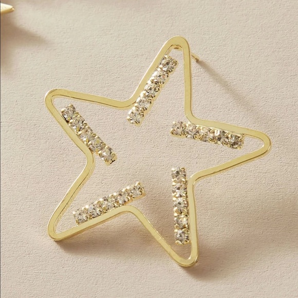 🆕 Mismatched Star Earrings - Picture 3 of 4